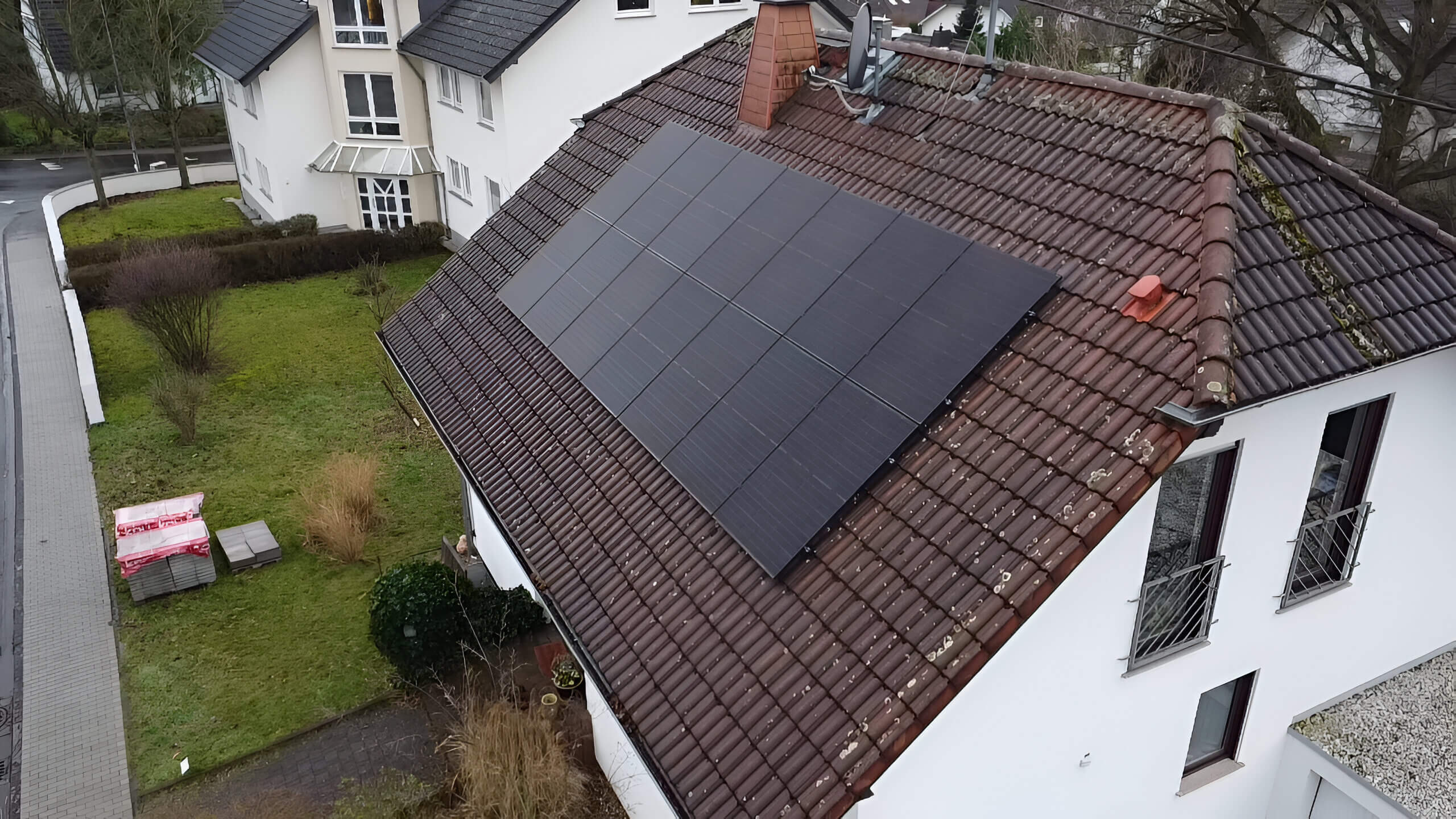 Großflächige Solarinstallation